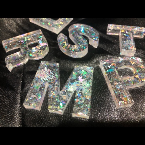 Aurora Rainbow Confetti Custom Letter Keychain - Picture 4 of 17